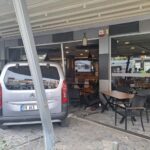 15 yasindaki surucu otomobille restorana daldi o anlar kamerada 602d085c5c81