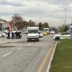 2 hafif ticari aracin carpistigi kazada 1 kisi yaralandi o anlar kamerada 878011409578