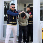 Antalya'da Bıçaklama Olayının Şüphelileri Adliyeye Gönderildi 1 2 hafta sonra dugunu olan tahsin otel onunde icki icmeyin diye uyardi bicaklanarak olduruldu 3 ca7a7e72a1d1