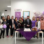 35 yasindaki oguzhan dunya premature gununde doktorunu ziyaret edip cicek verdi 2af431ca825a