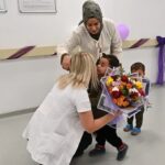 35 yasindaki oguzhan dunya premature gununde doktorunu ziyaret edip cicek verdi 6751231ba471