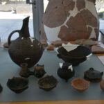 İzmir'de 5 Bin Yıllık Kadınlara Ait Kabartmalı Kaplar Bulundu 4 5 bin yillik kaplarda kadinin onemini gosteren gerdanlik detayi afe0aee48be3