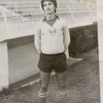 6 yil profesyonel futbol oynadigi takimin maclarina ev sahipligi yapan stadyumda kofte ekmek satiyor ff27140a429b