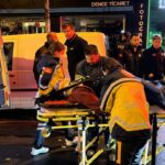 8inci katin balkonundan yan binanin tentesine dusup yaralandi dcb87e7b61b5