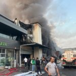 Yangın, Adana'da 4 saatte kontrol altına alındı; inceleme başlatıldı. 3 adanada 3 katli hirdavat dukkaninda yangin 2 f8e27d6d5049