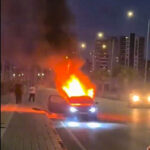 adanada seyir halindeki otomobil alev alev yandi o anlar kamerada 79dd48a4bf42