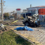 Nevşehir’de kontrolden çıkan otomobil refüjdeki ağaca çarparak ikiye bölündü, 2 kişi hayatını kaybetti, 1 kişi yaralandı. 3 agaca carpan otomobil ikiye bolundu 2 olu 1 yarali 5d5070b3b6d1