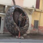 Mervan Altınorak'tan 50 Bin Parçalı Dünya'nın En Büyük Zeytin Heykeli 4 altinozune atiklardan 8 metre yuksekliginde 5 ton agirliginda zeytin tanesi heykeli yapti 28c80a7019e4