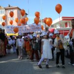 ana sinifi ogrencileri losemili cocuklar icin gokyuzune balon birakti 521bb1a3a90b