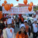 ana sinifi ogrencileri losemili cocuklar icin gokyuzune balon birakti d5506fe85e00