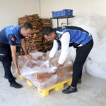 Antalya'da tarihi geçmiş 25 ton tavuk ürünü ele geçirildi, iki işletme mühürlendi 1 antalyada son kullanma tarihi gecmis 25 ton tavuk urunu imha edildi fc082b3752d6