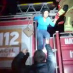 apartmanin altindaki oto galeri yandi binadan kacmaya calisan 2 kisi oldu 14 kisi dumandan etkilendi ba1ae25387ba