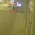 Reyhanlı'da Gece Motosiklet Hırsızı Kameralara Yansıdı 4 apartmanin girisindeki motosikletin calinma anlari kamerada 70791a4a8035