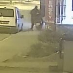 Reyhanlı'da Gece Motosiklet Hırsızı Kameralara Yansıdı 1 apartmanin girisindeki motosikletin calinma anlari kamerada e09a62490717