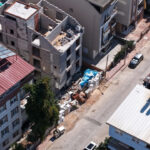 Antalya'da Müteahhit, İnşaatı İşgal Eden Arsa Sahipleriyle Mahkemelik Oldu 6 arsalarini muteahhide verdiler bitmesini beklemeden insaata yerlestiler d3a23d7e63f2