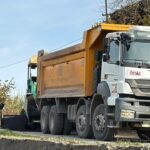 Yenice'de Elektrik Akımına Kapılan İşçi Hayatını Kaybetti, Diğer İşçi Yaralandı 5 asfalt calismasi sirasinda kamyonun damperi elektrik telleriyle temas etti 1 olu 1 yarali 5272d4722659