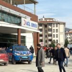 Yenice'de Elektrik Akımına Kapılan İşçi Hayatını Kaybetti, Diğer İşçi Yaralandı 6 asfalt calismasi sirasinda kamyonun damperi elektrik telleriyle temas etti 1 olu 1 yarali 546b0f791534