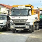 Yenice'de Elektrik Akımına Kapılan İşçi Hayatını Kaybetti, Diğer İşçi Yaralandı 4 asfalt calismasi sirasinda kamyonun damperi elektrik telleriyle temas etti 1 olu 1 yarali ac56bc1ce369