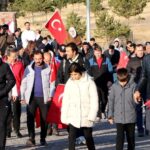 Erzurum'da Aziziye Tabyaları'nda 148. yıl anması: Ecdada saygı yürüyüşü gerçekleştirildi. 6 aziziye destaninin 148nci yil donumunde erzurumlular ecdadi icin yurudu d784ac15e6e6