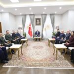 Milli Savunma Bakanı Yaşar Güler, Öğretmenler Günü'nü Bakanlık Personeli ile Kutladı 1 bakan guler bakanlikta gorevli ogretmenlerle bir araya geldi 385b55ac913c