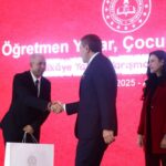 Milli Eğitim Bakanı Tekin, Hikaye Yazma Yarışmasında Başarılı Öğretmenleri Ödüllendirdi 3 bakan tekin ogretmenlerimizin yazdigi hikayeleri 1 milyon baski yapip dagitacagiz 0837c71b5328