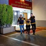 basini otomobile carptigi cocugu yere firlatti o anlar kamerada 2 636252d74077