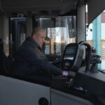 Belediye Otobüsü Şoförü, Fenalaşan Yolcuyu Hastaneye Ulaşması İçin Hızla Götürdü 1 belediye otobusu soforu kalp krizi geciren yolcuyu hastaneye yetistirdi o anlar kamerada 2 ec5abe0a00c6