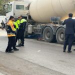 İzmir’de Beton Mikserinin Çarptığı Kadın Hayatını Kaybetti, Torun Sağ Kurtuldu 1 beton mikserinin carptigi kadin oldu son anda yol kenarina cektigi torunu kurtuldu e70b8ebcf8b6