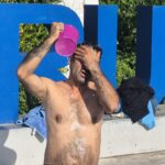 bodrumda susuzlugu protesto etmek amaciyla belediye meydaninda dus aldi 80df72391af6