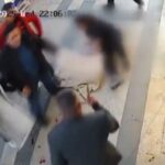 Gümüşhane'de Boşanma Aşamasındaki Eşinin Bıçaklı Saldırısına Uğrayan Kadının Korkunç Anları Güvenlik Kamerasında Kaydedildi 5 bosanma asamasindaki esi tarafindan bicaklandi saldiri kamerada 285c860cfba1