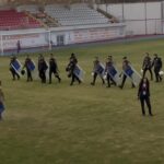 Taraftarların Sahaya İndiği Maçta Kavga Çıktı, İki Futbolcu Yaralandı 4 bulvarspor taraftarlari kucukcekmece sinop spor macinda sahaya girdi arbede yasandi 6f105c0e3ae6