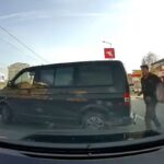 bursa el freni cekilmeyen minibus hareket edip yola indi o anlar kamerada video eklendi 9c467a833e13