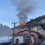 bursada 2 katli binadaki yangin 3 eve daha sicradi alevler dronla goruntulendi d1c2ca7567d1