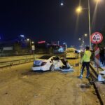 bursada direge ve servis minibusune carpip hurdaya donen otomobilden hafif yarali kurtuldular 7fac9fa7b7fe