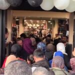 İnegöl'deki Giyim Mağazası Açılışında 10 TL'lik Ürünler İçin İzdiham! 5 bursada giyim magazasi acilisinda izdiham f4dcbc8242d0