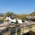 Amasya'da Tersakan Çayı'na Düşen Araçtan Yaralı Çocukları Diğer Sürücüler Kurtardı 3 caya ucan otomobildeki 2 kiz cocugunu yoldan gecen suruculer kurtardi 37ef76b120e7