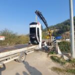 Amasya'da Tersakan Çayı'na Düşen Araçtan Yaralı Çocukları Diğer Sürücüler Kurtardı 4 caya ucan otomobildeki 2 kiz cocugunu yoldan gecen suruculer kurtardi d9165fd94388