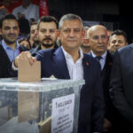 CHP'DE OY VERME İŞLEMLERİ TAMAMLANDI, İKTİDAR YÜRÜYÜŞÜNE BAŞLANIYOR 4 chpnin 39uncu olagan kurultayinda pm ve ydk secimi tamamlandi 24c0474ddc80