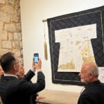 Mardin'de Çin Büyükelçisi Jiang Xuebin, 'Dualı Sultan Gömlekleri' Sergisini İnceledi 4 cinin ankara buyukelcisi xuebin mardinde 1c3b5962cf5c