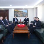 Mardin'de Çin Büyükelçisi Jiang Xuebin, 'Dualı Sultan Gömlekleri' Sergisini İnceledi 2 cinin ankara buyukelcisi xuebin mardinde 667da2617a1f