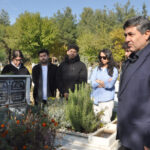 Öğrencileri ve Meslektaşları Deprem Şehidi Öğretmen Fatih Elmas'ı Unutmadı 5 depremde hayatini kaybeden ogretmen mezari basinda anildi 65f647b224d3