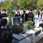 Öğrencileri ve Meslektaşları Deprem Şehidi Öğretmen Fatih Elmas'ı Unutmadı 2 depremde hayatini kaybeden ogretmen mezari basinda anildi aaceed14c5e9