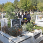 Öğrencileri ve Meslektaşları Deprem Şehidi Öğretmen Fatih Elmas'ı Unutmadı 9 depremde hayatini kaybeden ogretmen mezari basinda anildi ecdbd822f9ad