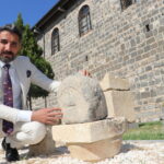 diyarbakirda emojili asker mezar tasi sergilenmeye baslandi 9c740e9f8b01