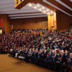 Erzurum Atatürk Üniversitesi'nde 226 doktora öğrencisi ilk mezuniyet töreninde belgelerini aldı 8 doktora mezunlari sarkilar esliginde belge aldi e91f393ecfc6