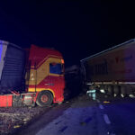 Edirne'de Zincirleme Trafik Kazası: 1 Ölü, 2 Yaralı 2 edirnede 2 tir ve 3 otomobilin karistigi zincirleme kaza 1 olu 2 yarali 4e4d338fc08b