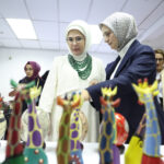 emine erdogan guney afrikada yunus emre enstitusunu ziyaret etti f2c612729e01