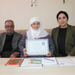 Emine Genç, 88 Yaşında Okuma Yazmayı 3 Ayda Öğrendi! 3 esi adini bile yazamiyorsun deyince 88 yasinda okuma yazma ogrendi b6b84d268ceb