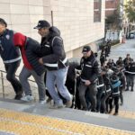 Eskişehir'de düzenlenen operasyonda 20 şüpheli silahlı suç örgütü ile bağlantılı gözaltına alındı. 2 eskisehirde suc orgutu operasyonu 20 gozalti c4b4efed4880