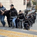 Eskişehir'de düzenlenen operasyonda 20 şüpheli silahlı suç örgütü ile bağlantılı gözaltına alındı. 1 eskisehirde suc orgutu operasyonu 20 gozalti ce8bfec3955f